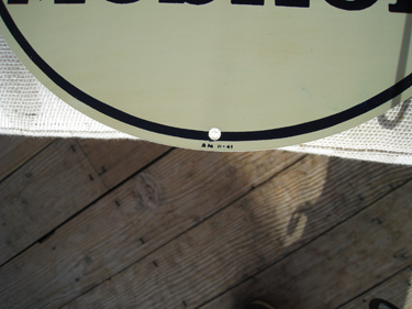 Mobil Keyhole Sign hover image 3